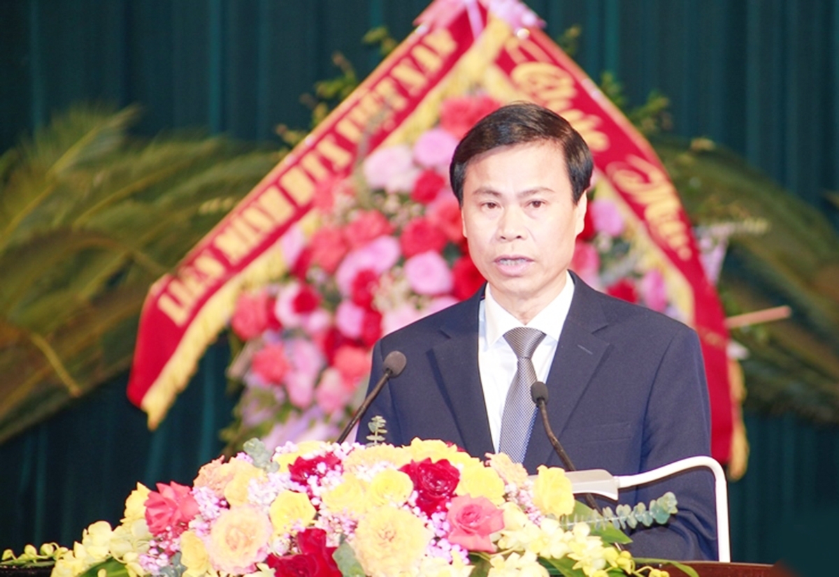 Chủ tịch Liên minh HTX tỉnh Thanh Hóa Nguyễn Đình Tuấn trình bày báo cáo nhìn lại chặng đường 30 năm đã qua.