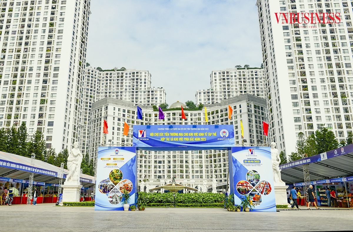 Hội chợ diễn ra từ ngày 25 - 30/10 tại Vinhomes Royal City, số 72A đường Nguyễn Trãi, phường Thượng Đình, quận Thanh Xuân, thành phố Hà Nội.