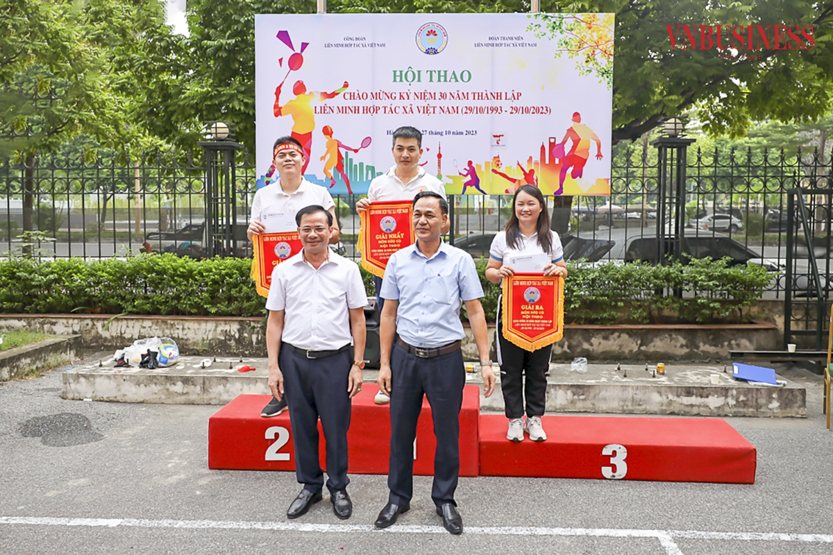 Môn kéo co: Giải nhất đội Trường Cao đẳng kỹ thuật mỹ nghệ Việt Nam; Giải nhì đội Viện Khoa học công nghệ và Môi trường; Giải ba đội Trường Cao đẳng Kinh tế Kỹ thuật Trung ương.