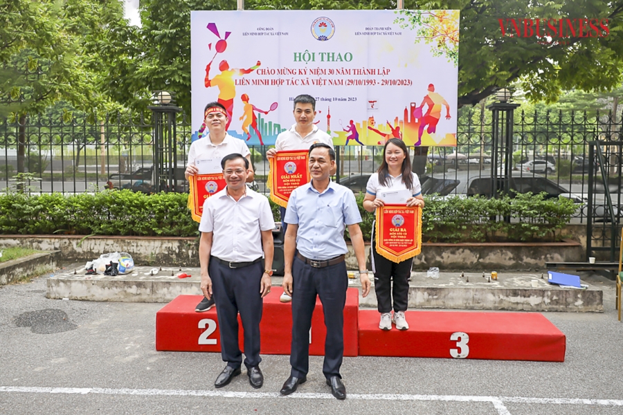 Môn kéo co: Giải nhất đội Trường Cao đẳng kỹ thuật mỹ nghệ Việt Nam; Giải nhì đội Viện Khoa học công nghệ và Môi trường; Giải ba đội Trường Cao đẳng Kinh tế Kỹ thuật Trung ương.