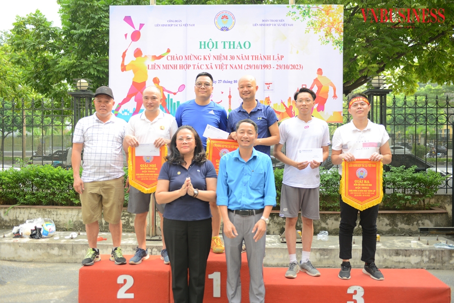 Môn Cầu lông &lpar;Đôi nam&rpar;: Giải nhất đôi Quỹ hỗ trợ phát triển HTX, Giải nhì đôi Trường Cao đẳng kỹ thuật mỹ nghệ Việt Nam, Giải ba đôi Viện Khoa học công nghệ và Môi trường.