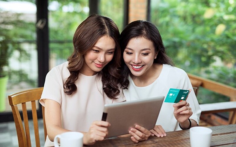 Tại VIB, khách hàng luôn là trung tâm của chiến lược phát triển, sáng tạo sản phẩm, dịch vụ.