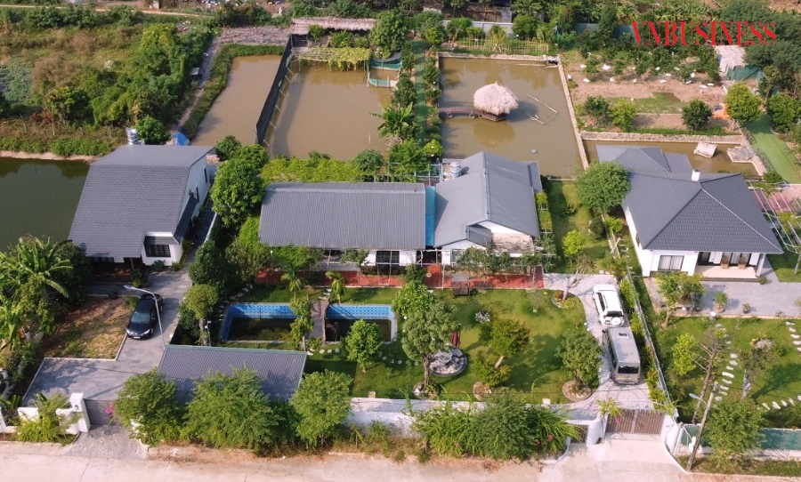 Toàn cảnh khu biệt thự được xây dựng tách biệt hoàn toàn với khu dân cư. Lối vào duy nhất rộng khoảng 3m là con đường độc đạo chạy vào khu vực này.