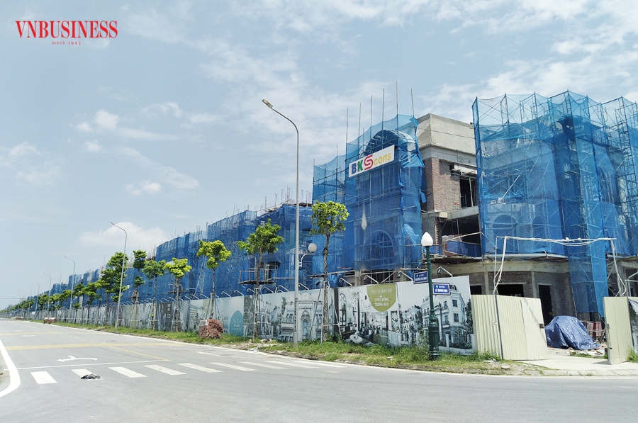 Việc hoàn thiện quy định để đảm bảo quyền lợi cho người mua nhà ở hình thành trong tương lai là bài toán không dễ cho các nhà làm luật &lpar;Ảnh minh họa: HN&rpar;