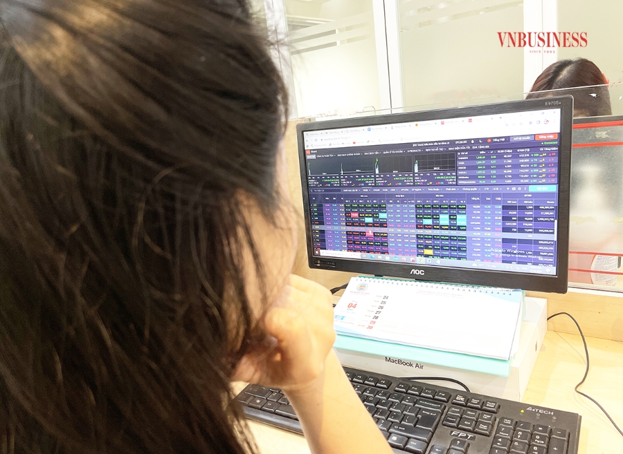 Chỉ trong một tháng, VN-Index “bốc hơi” 10,91%.