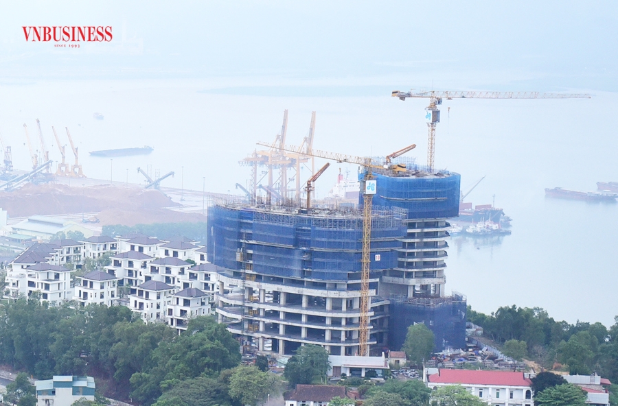 Ngành xây dựng vẫn đối diện nhiều thách thức dù các doanh nghiệp đang bắt đầu vực dậy từ đáy.