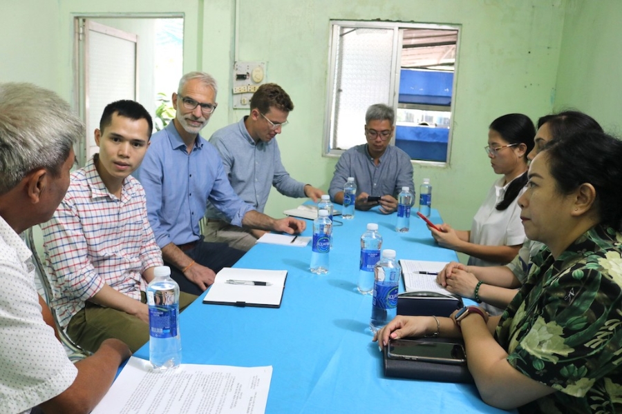 Liên đoàn HTX Raiffeisen, Cộng hòa Liên bang Đức &lpar;DCRV&rpar; vừa có chuyến khảo sát mô hình hoạt động của HTX Chăn nuôi sinh học ở xã Bình Sơn.