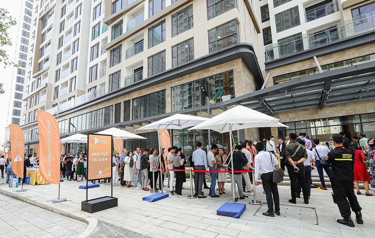 Ngay trong 2 ngày đầu tiên 3-4/11, gần 5.000 khách hàng đã đến tham dự sự kiện trải nghiệm căn hộ mẫu ngay tại dự án.