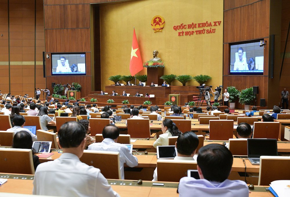 Các đại biểu Quốc hội chất vấn Bộ trưởng Bộ Tài chính Hồ Đức Phớc.