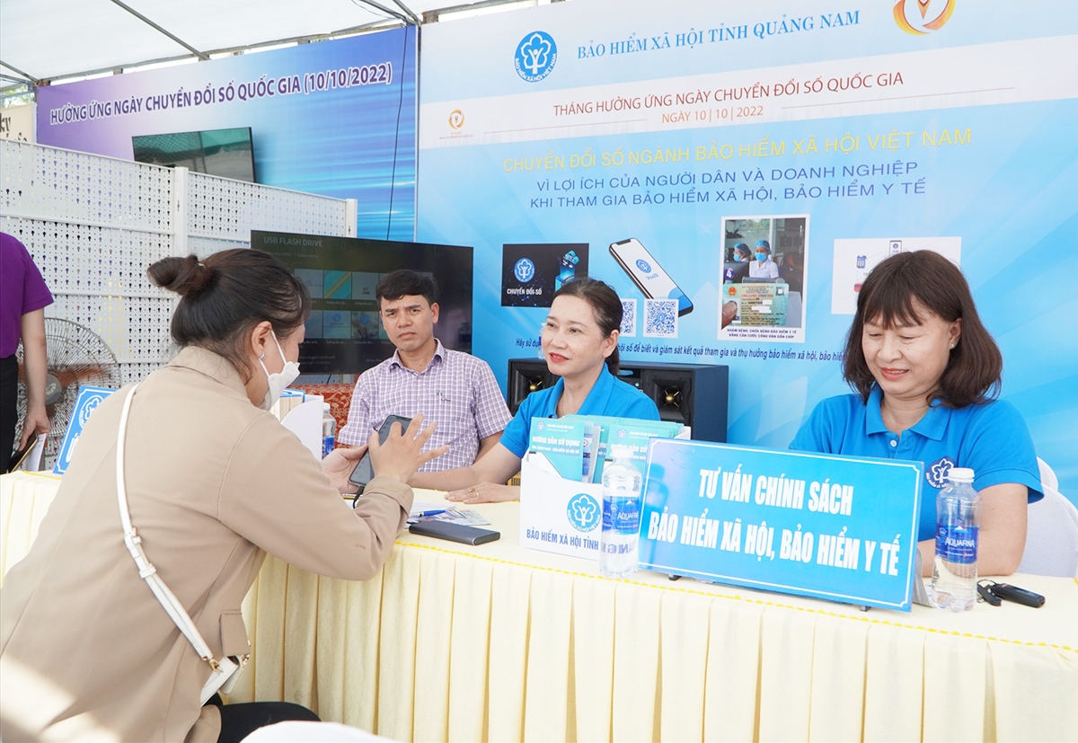 Nhiều lao động tự do ở Quảng Nam đang chủ động gia nhập lưới an sinh để ổn định khi về già.