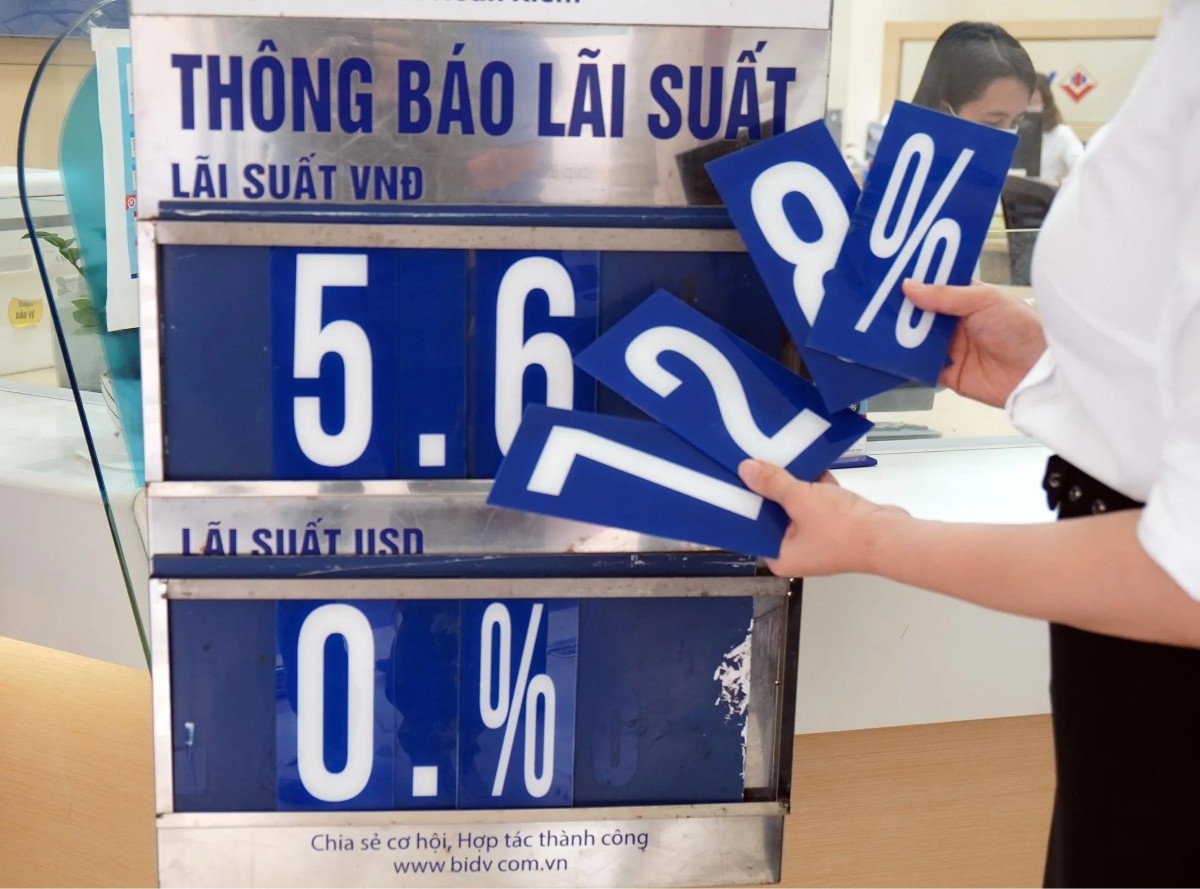Hầu hết nhà băng đã đưa lãi suất niêm yết cao nhất về dưới 6%/năm, chỉ còn chưa đến 10 ngân hàng trả lãi từ 6%/năm trở lên.