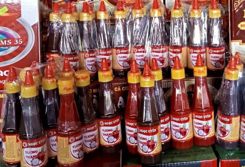 Sản phẩm tương thanh long của HTX dịch vụ sản xuất thanh long Hàm Kiệm.