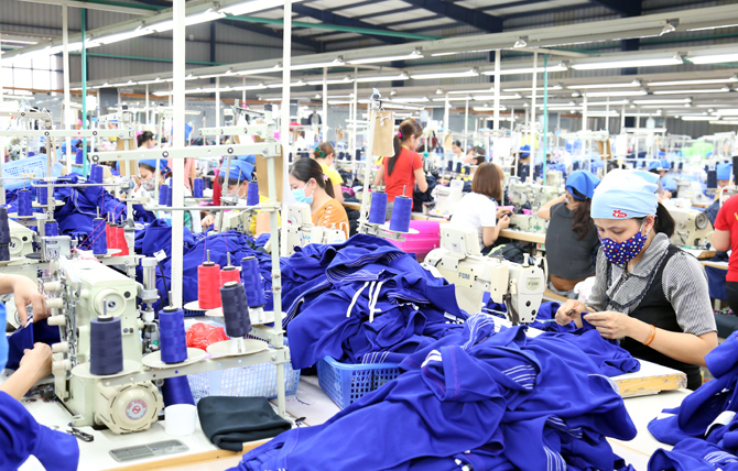 13 hiệp hội doanh nghiệp cho rằng tổng mức đóng BHXH còn cao, kiến nghị giảm xuống 24%.