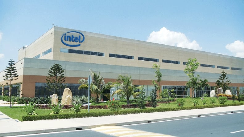 Intel đã bắt đầu hoạt động ở Việt Nam từ năm 2006 với nhà máy sản xuất và kiểm định chip tại Khu công nghệ cao TP HCM.