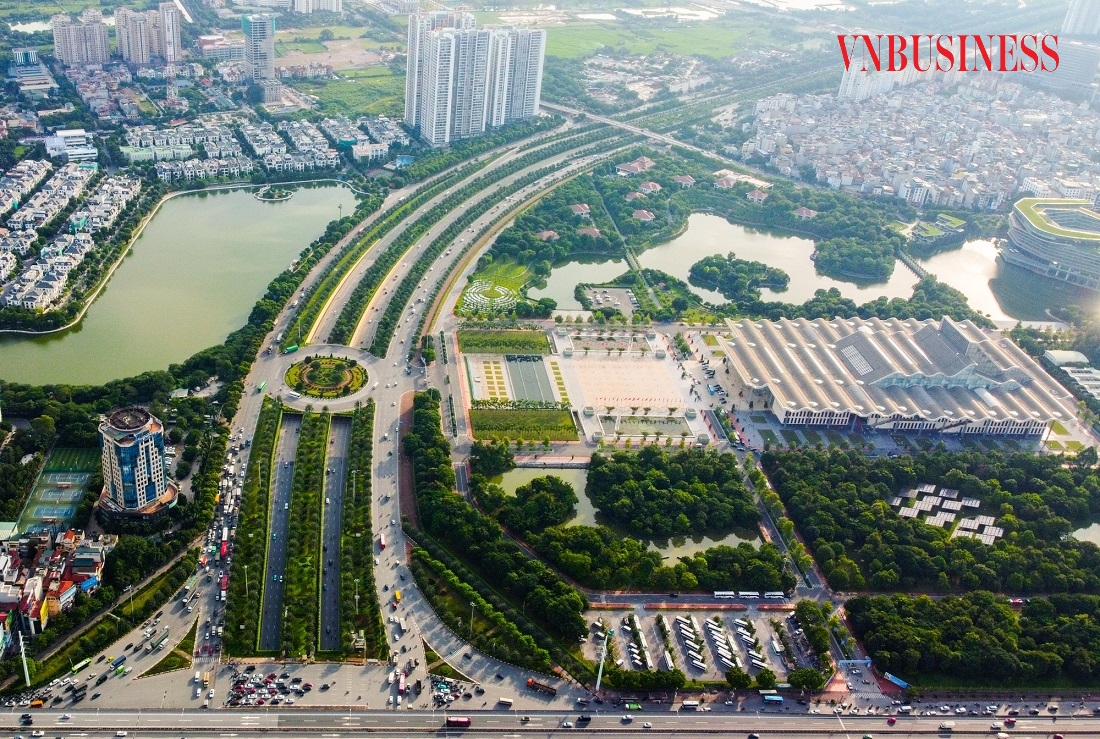 Đại lộ Thăng Long được khởi công xây dựng ngày 20/3/2005 và khánh thành ngày 3/10/2010, nhân dịp đại lễ 1000 năm Thăng Long - Hà Nội. Đại lộ Thăng Long nằm trong dự án đường Láng - Hòa Lạc, có tổng mức đầu tư 7.527 tỷ đồng. Công trình có điểm đầu giao cắt đường Vành đai 3 trước trung tâm Hội nghị Quốc gia, điểm cuối là nút giao Hòa Lạc giao cắt với quốc lộ 21 - đường Hồ Chí Minh. Với chiều dài toàn tuyến 29,264 km, bề rộng mặt cắt ngang 140 m, đây được xem là đại lộ dài nhất và hiện đại nhất Việt Nam..