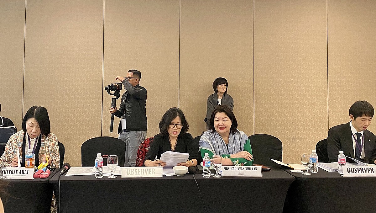 Chủ tịch Liên minh Hợp tác xã Việt Nam, Cao Xuân Thu Vân phát biểu tại cuộc họp.