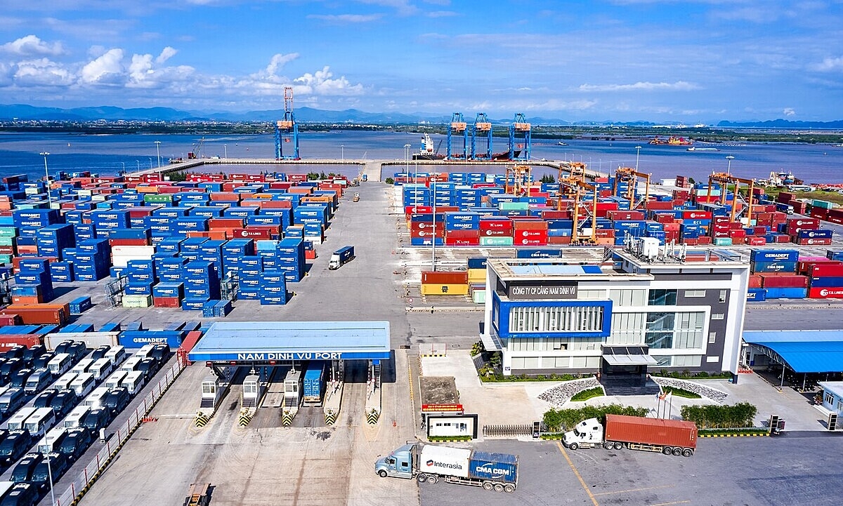 Do KCN Nam Đình Vũ hoàn thiện hạ tầng hiện đại bậc nhất ở Hải Phòng, nhất là cảng biển nên các nhà đầu tư lớn chọn làm tổ.