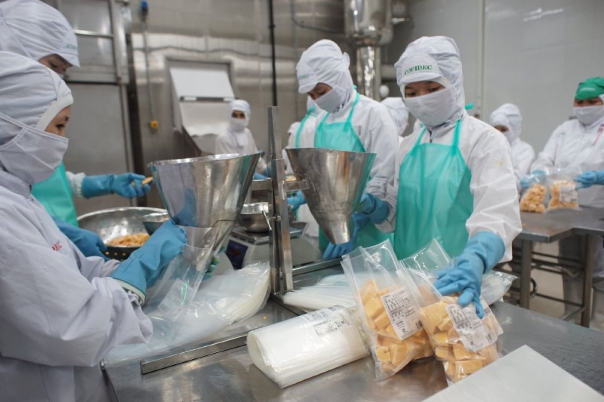 Các DN dè dặt chuẩn bị nguồn hàng cho dịp Tết.