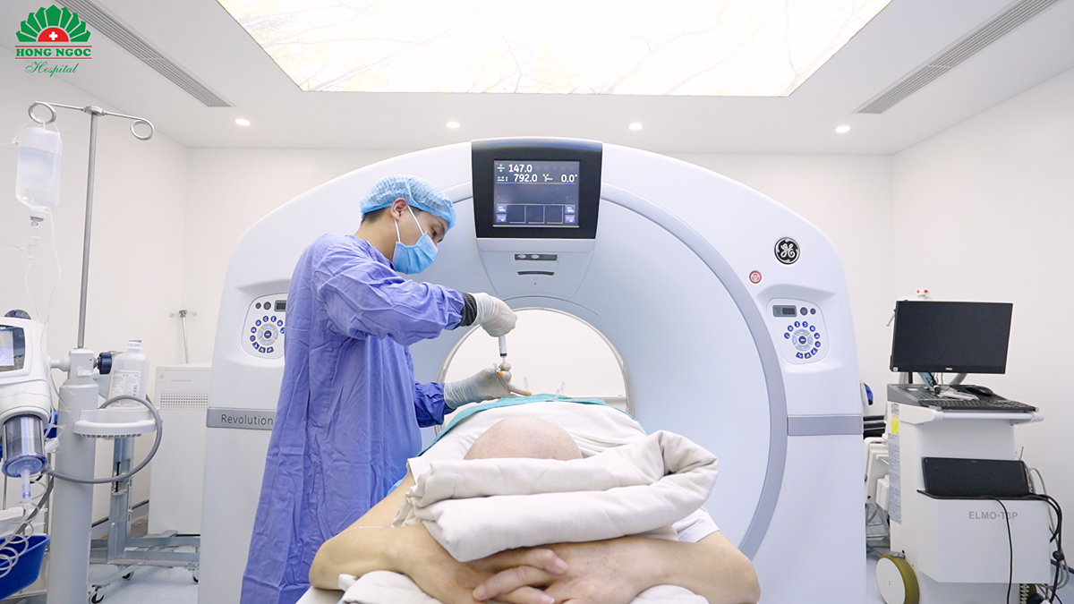 Ưu điểm của giảm đau bằng điện quang can thiệp là không phẫu thuật, không chảy máu, không gây mê và tác dụng nhanh.