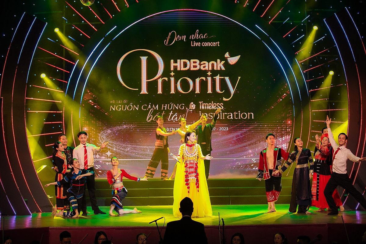 Với “Kenny G live in Vietnam” mà HDBank tham gia đồng hành, được biết, toàn bộ tiền vé thu được từ chương trình sẽ dành cho hoạt động thiện nguyện do báo Nhân Dân chủ trì.
