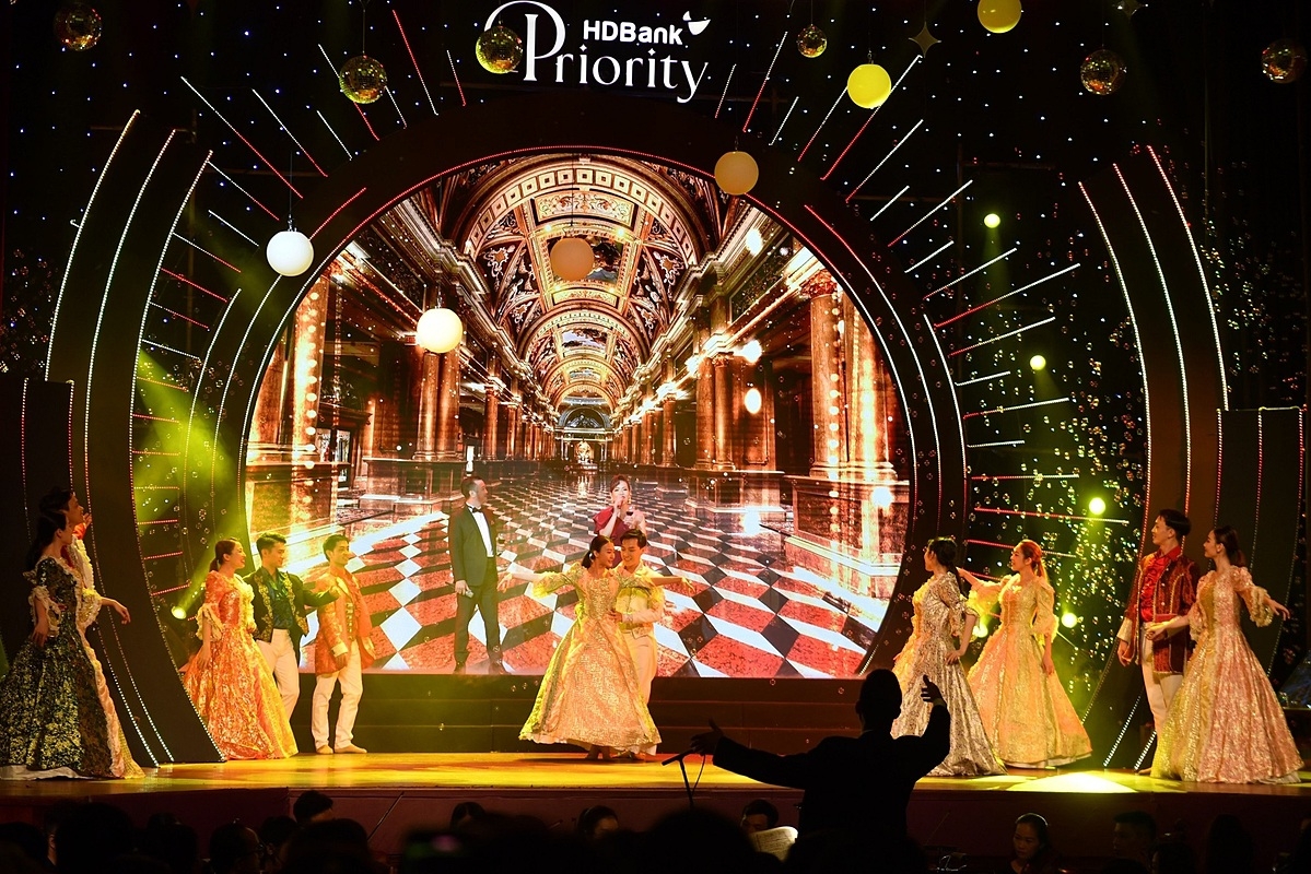 Sự kiện đưa Kenny G trở lại Việt Nam do HDBank cùng 1 số đơn vị đồng hành, tài trợ thể hiện một đẳng cấp khác biệt và được nhiều thế hệ đồng loạt ngóng chờ.