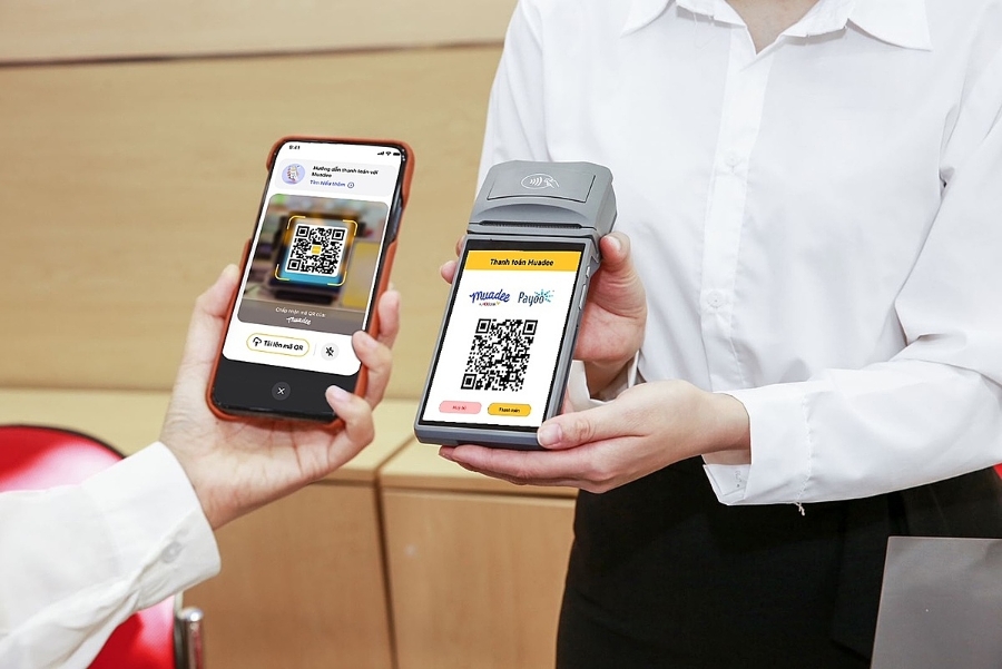 Khách hàng có thể dùng Muadee by HDBank để thanh toán tại các cửa hàng có sử dụng máy Payoo POS.