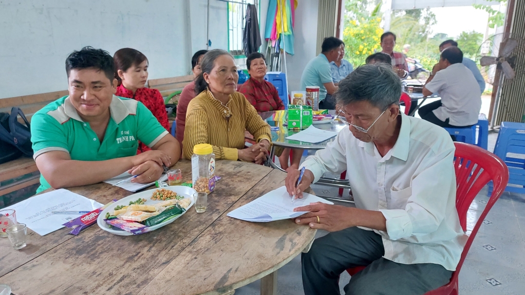 Huyện Tân Hưng thường xuyên tổ chức những lớp tập huấn nhằm giúp các HTX thay đổi tư duy sản xuất của nông dân và ứng dụng công nghệ cao vào sản xuất nông nghiệp.