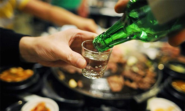 Xu hướng tiêu thụ rượu bia giảm là một trong những nguyên nhân khiến doanh thu và thị phần của các doanh nghiệp đồ uống có cồn bị sụt giảm.