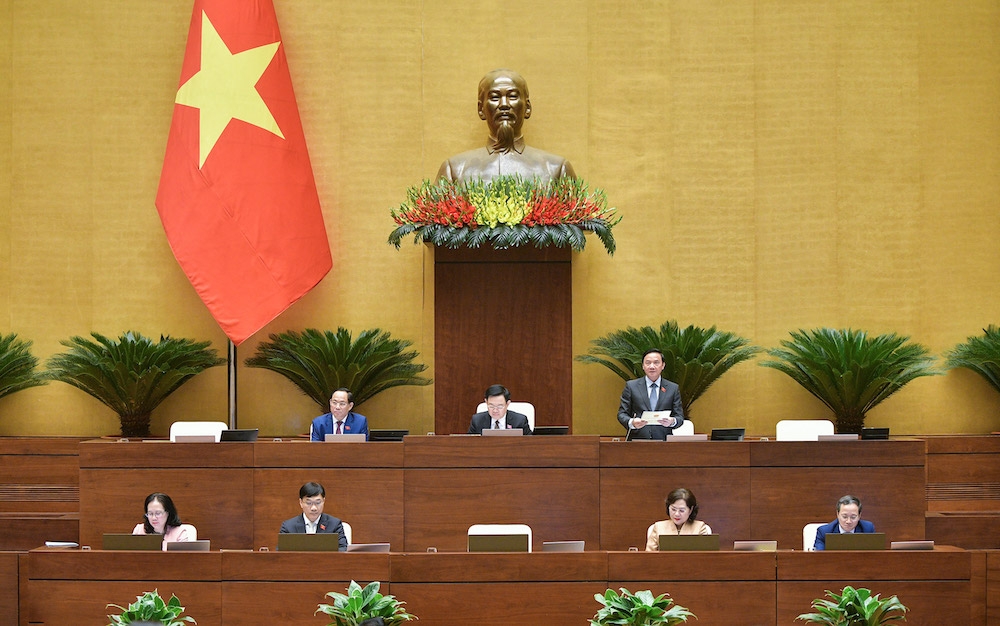 Phó Chủ tịch Quốc hội Nguyễn Khắc Định điều hành nội dung thảo luận chiều ngày 23/11.