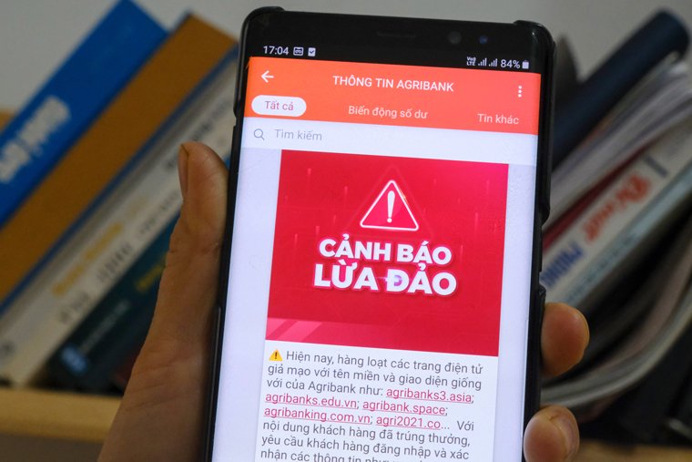 Các ngân hàng lâu nay vẫn thường xuyên đưa ra cảnh báo lừa đảo với khách hàng.