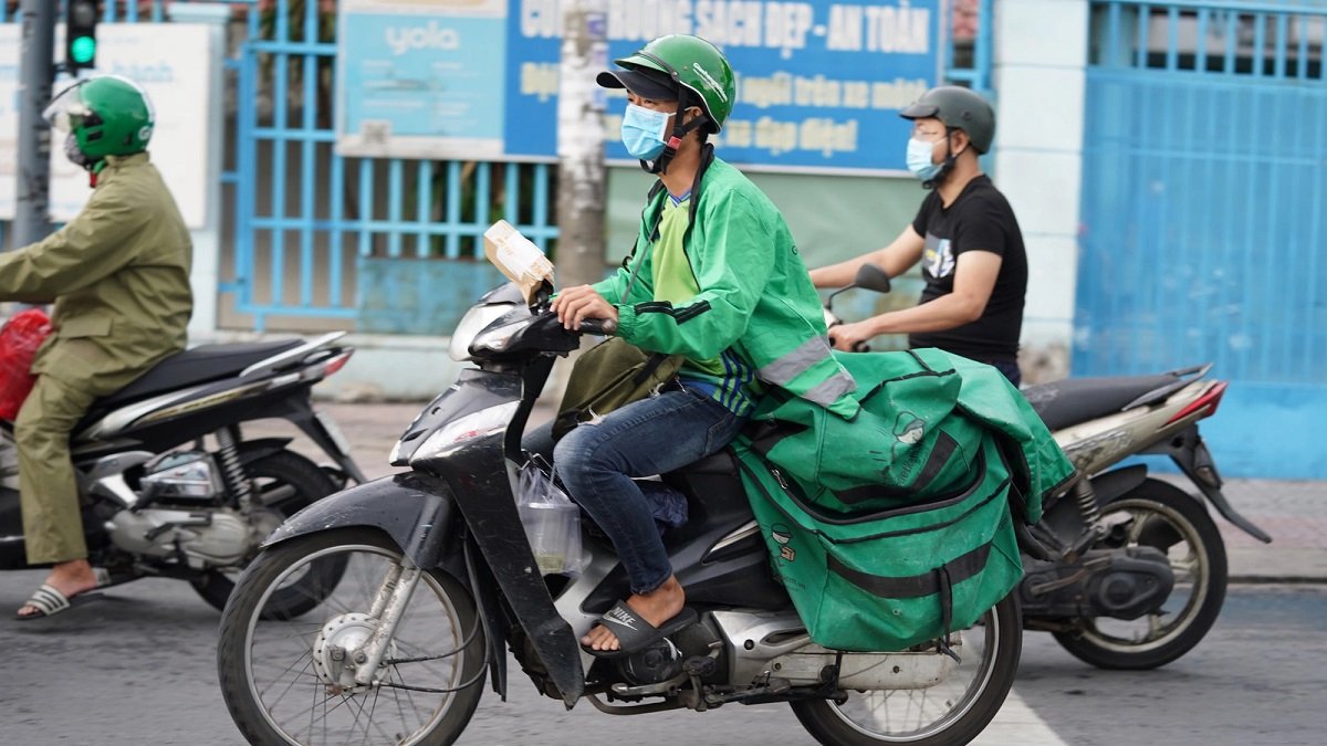 Đội ngũ shipper hùng hậu chưa được đóng BHXH bắt buộc.