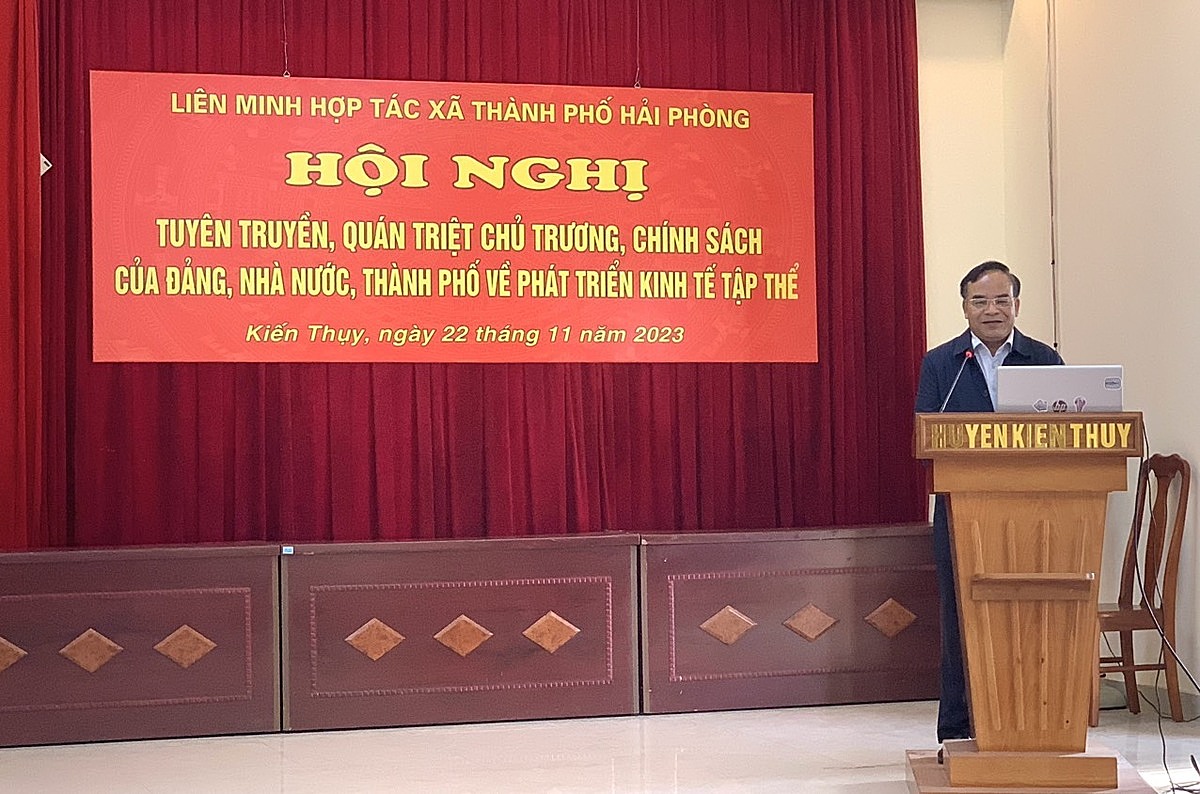Ông Ngô Ngọc Khánh - Chủ tịch Liên minh HTX TP Hải Phòng phát biểu tại hội nghị.