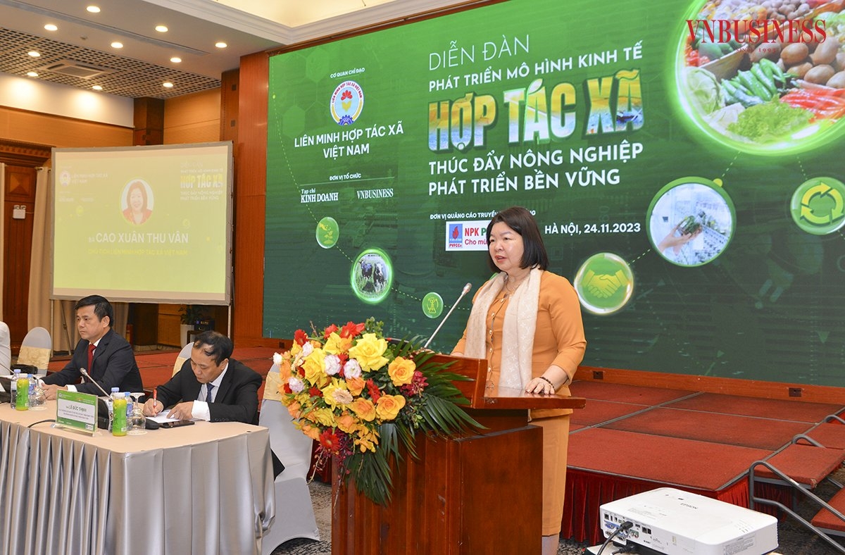 Chủ tịch Liên minh HTX Việt Nam Cao Xuân Thu Vân phát biểu khai mạc Diễn đàn.