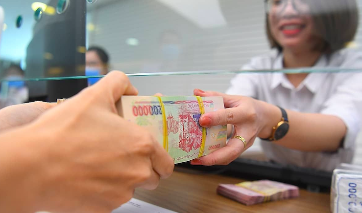 Tiền gửi của người dân vào hệ thống ngân hàng đến cuối tháng 9 đạt gần 6,45 triệu tỷ đồng, tăng gần 10% so với hồi đầu năm.