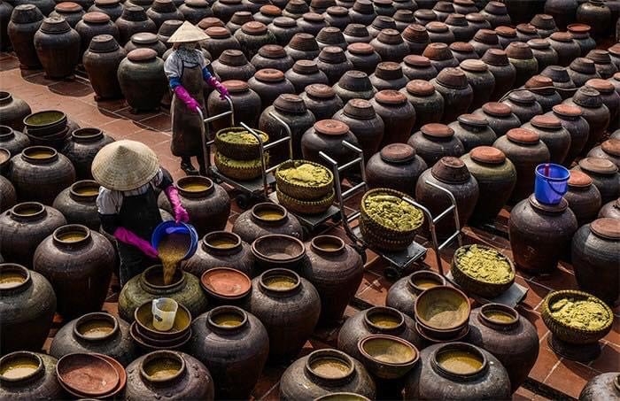 Sản xuất tương theo lối truyền thống với các nguyên liệu đặc trưng giúp tương Úc Kỳ khẳng định được thương hiệu.