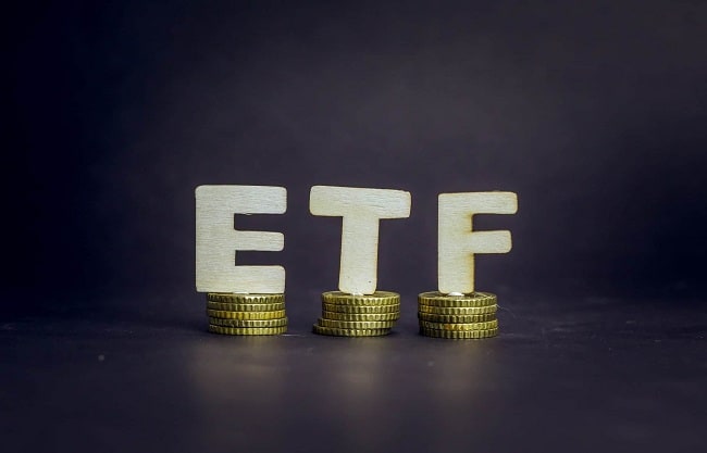 Nhiều quỹ ETF bị rút vốn mạnh, triền miên nhiều tháng, nhất là những quỹ đang nắm giữ lượng lớn cổ phiếu ngân hàng và chứng khoán. &lpar;Hình minh hoạ&rpar;