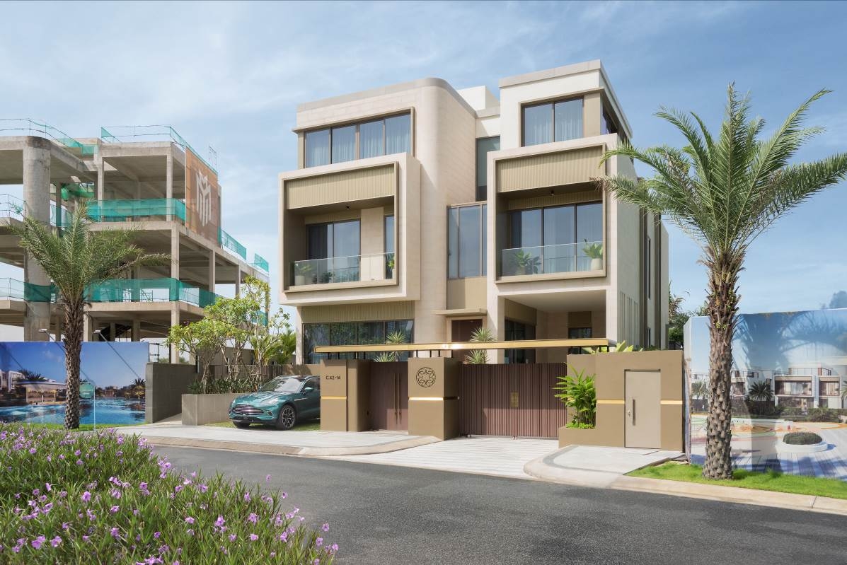 Để ốp 1 viên đá tự nhiên lên mặt tiền mất 1 giờ đồng hồ và cần đến 4-5 người thợ tay nghề cao.