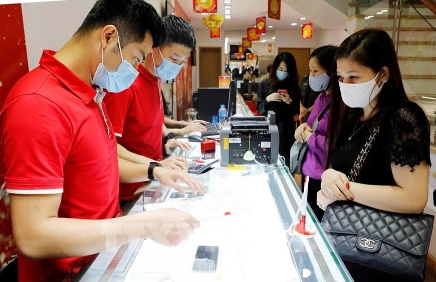 Nếu mua vàng từ thời điểm đầu năm đến nay, người mua vàng đã lãi khoảng 6 triệu đồng/lượng. &lpar;Ảnh: Int&rpar;