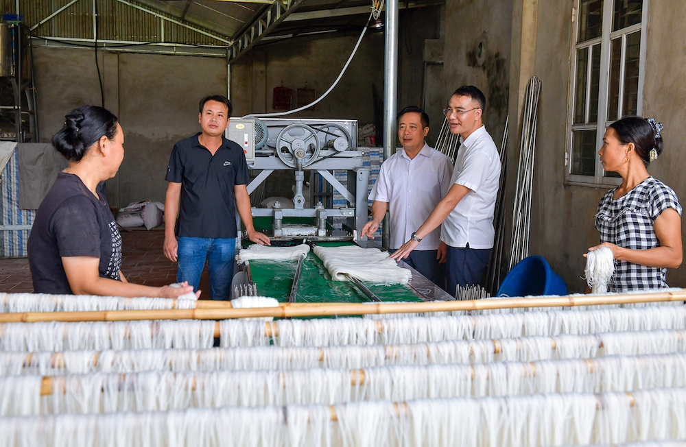 HTX dịch vụ nông nghiệp tổng hợp Hùng Việt đang đẩy mạnh liên kết sản xuất, chủ động mở rộng thị trường, phát triển thêm dịch vụ để nâng cao thu nhập cho các thành viên trong HTX và các xã lân cận.