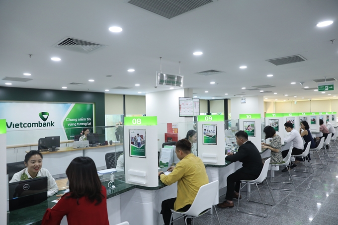 Lãi suất huy động tại Vietcombank tiếp tục giảm thêm 0,2%/năm, lãi suất cao nhất chỉ còn 4,8%/năm, chênh lệch đáng kể so với 3 ngân hàng quốc doanh còn lại.