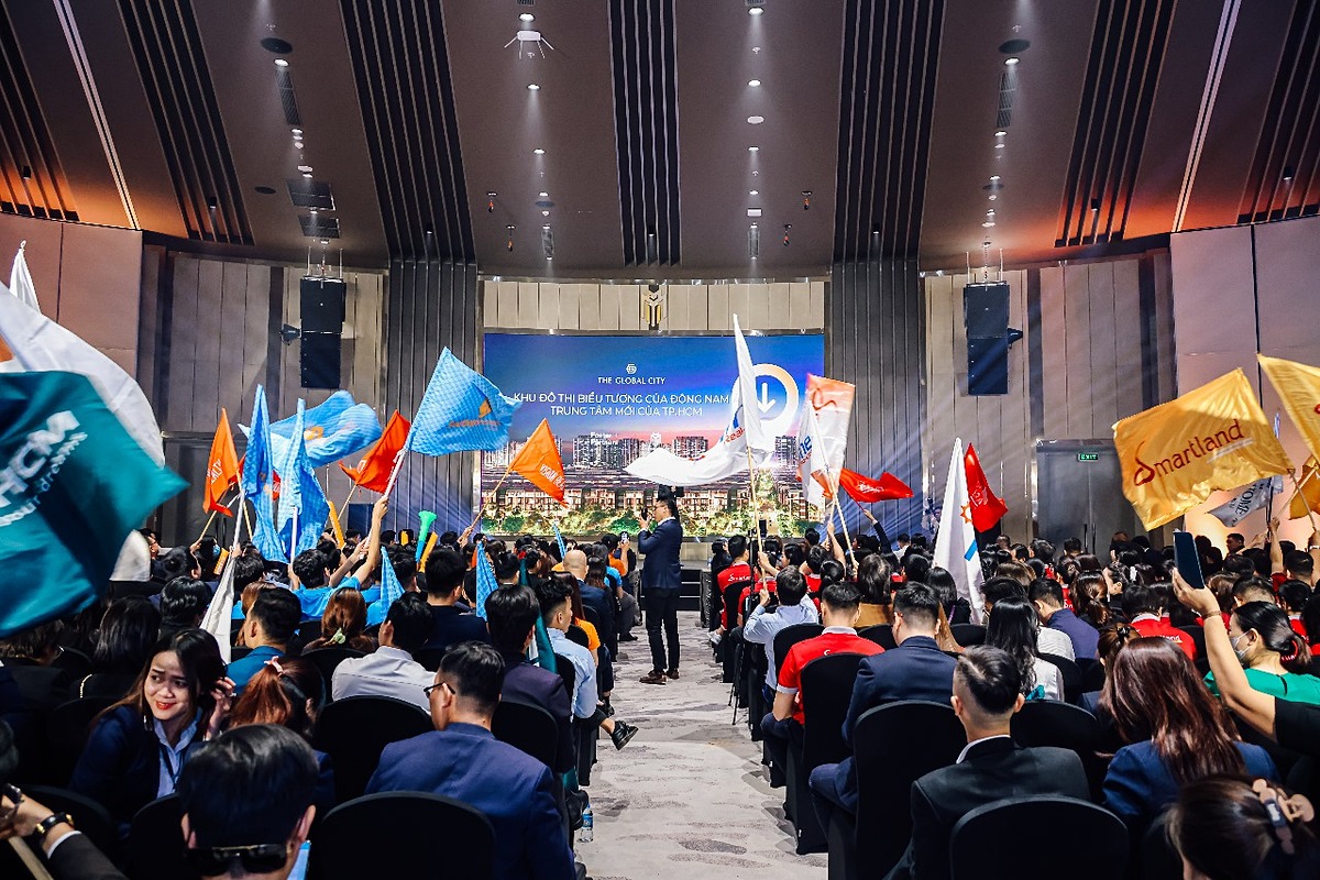 Hơn 1.000 đối tác kinh doanh tại buổi công bố chính sách mới.