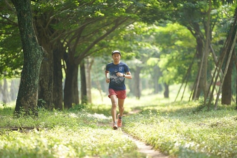Anh Hiếu yêu thích chạy bộ giữa những tán cây. Ảnh: NVCC