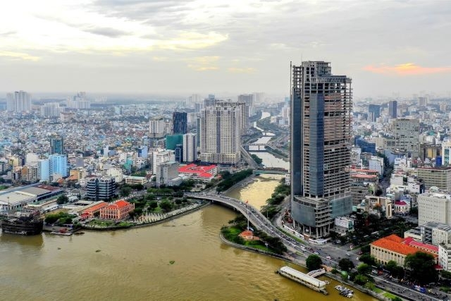 Theo VIRES, các doanh nghiệp bất động sản cần giảm bớt sự lệ thuộc vào ngân hàng để tránh rủi ro mang tính hệ thống.