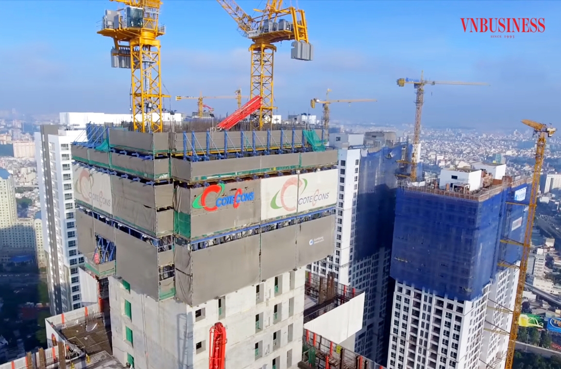 Các doanh nghiệp ngành xây dựng đang xoay xở nhiều cách để vượt qua khó khăn.