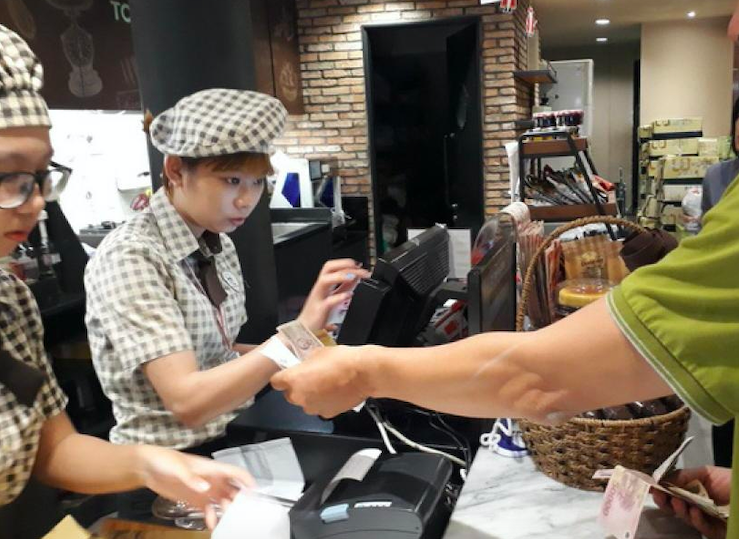 Nhiều khách hàng không lấy hoá đơn khi sử dụng dịch vụ ăn uống, khách sạn do không được khấu trừ thuế.