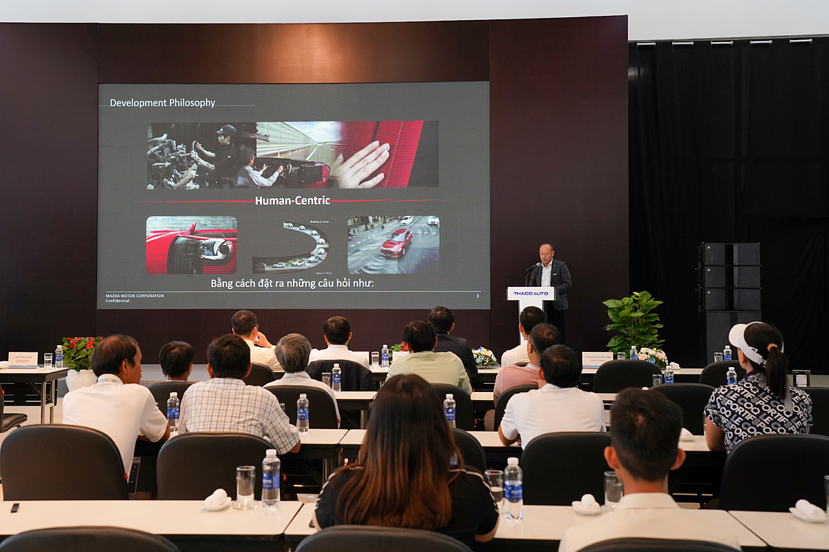 THACO AUTO giới thiệu New Mazda CX-5 - mẫu xe SUV 5 chỗ với những thay đổi toàn diện về ngoại thất, nội thất tinh tế, trang bị hệ thống an toàn chủ động i-Activsense được tăng cường các tính năng thông minh, cùng 2 gói tùy chọn trang bị cao cấp.