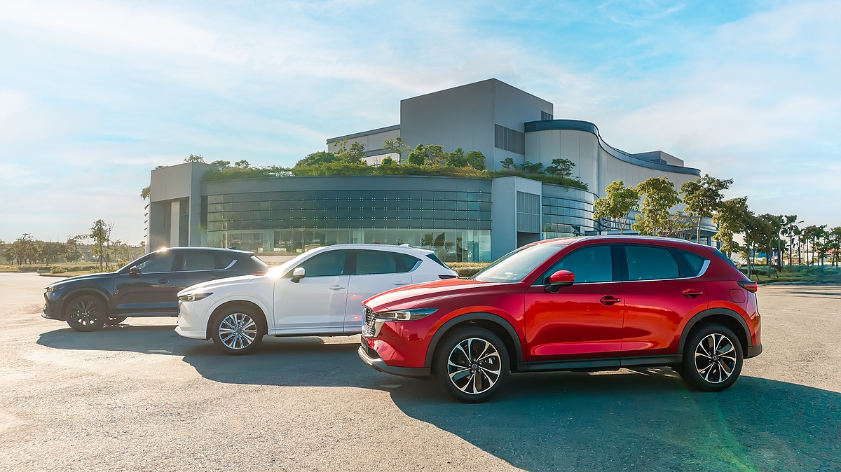 New Mazda CX-5 áp dụng triết lý thiết kế Artful Design, hòa quyện những giá trị tinh hoa mỹ thuật truyền thống Nhật Bản và mỹ thuật hiện đại, mang đến một diện mạo mới sang trọng và khác biệt.