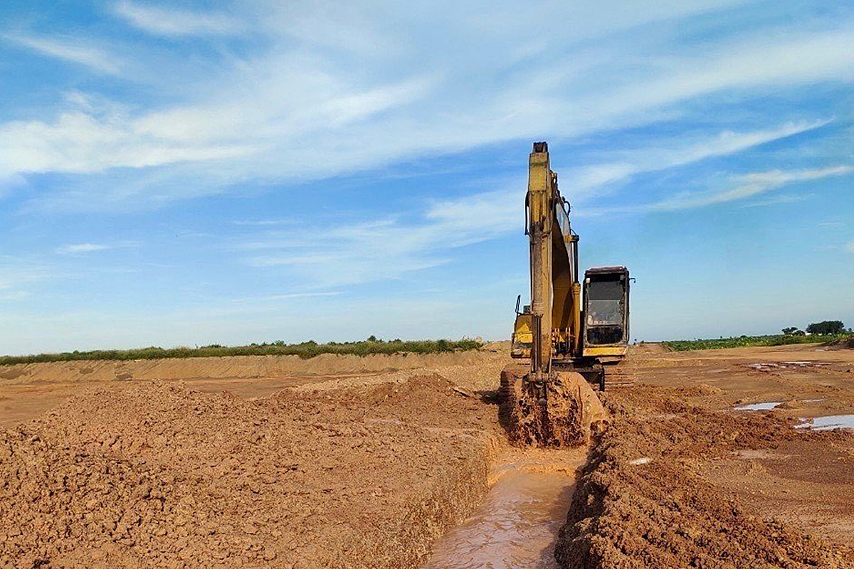 KLH Koun Mom hiện có 153 chiếc xe phục vụ cho việc ứng dụng cơ giới hóa vào trồng trọt và chăn nuôi.