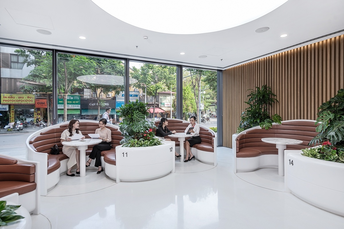 Các tòa Hội sở Techcombank đều do Công ty nổi tiếng thế giới Foster Partners thiết kế, khẳng định vị thế của Techcombank là Ngân hàng tư nhân số 1 Việt Nam.