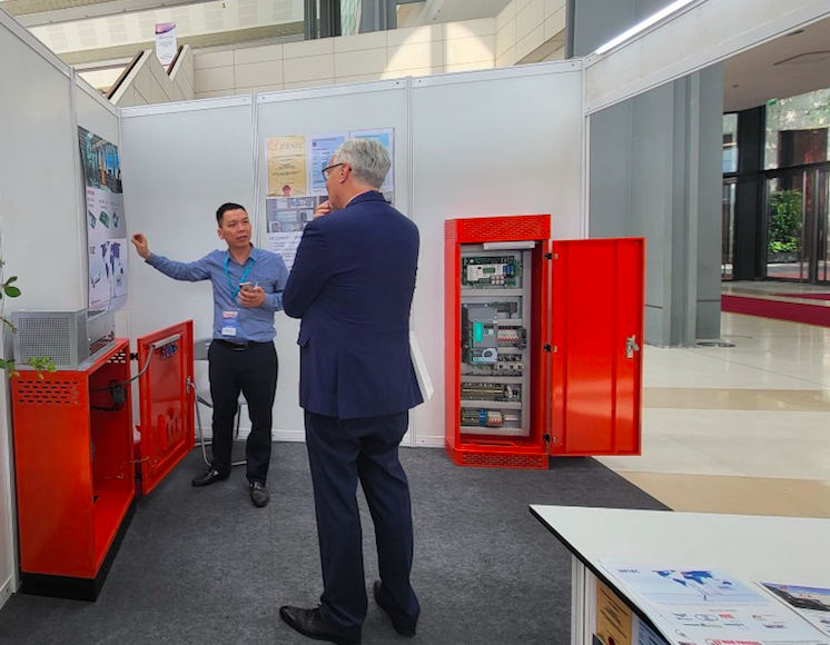 Tủ điều khiển thang máy với ưu điểm là có thiết bị bảo trì từ xa 24/7.